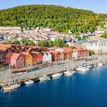 View To Bryggen - Renovated Dec 24 - Historic Cobblestone Street Apartment Bergen Luaran gambar
