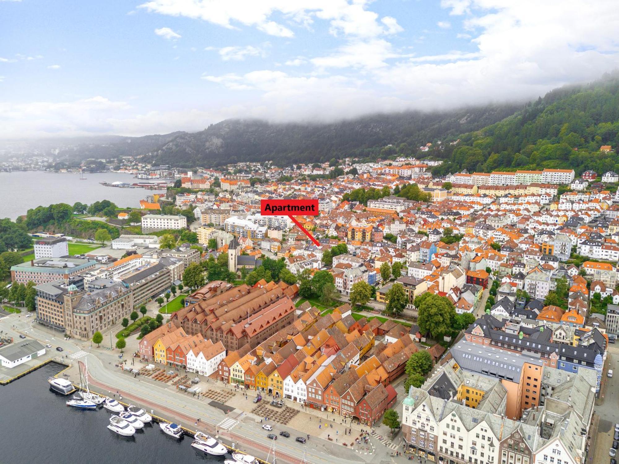 View To Bryggen - Renovated Dec 24 - Historic Cobblestone Street Apartment Bergen Luaran gambar